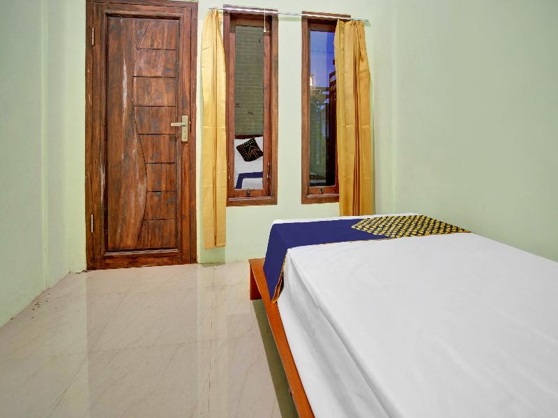 SPOT ON 90537 De Wisma Emas - Oda