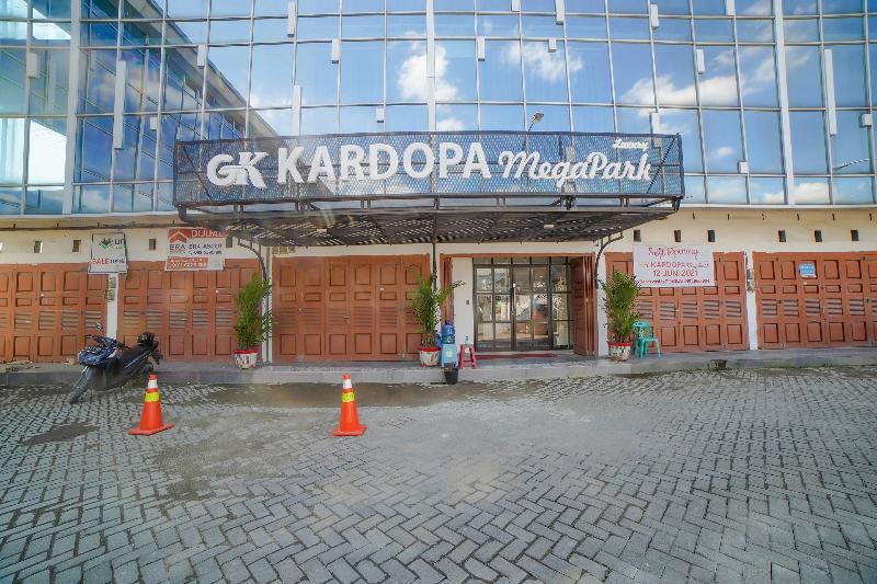 Super OYO 90447 Kardopa Hotel Megapark - Genel
