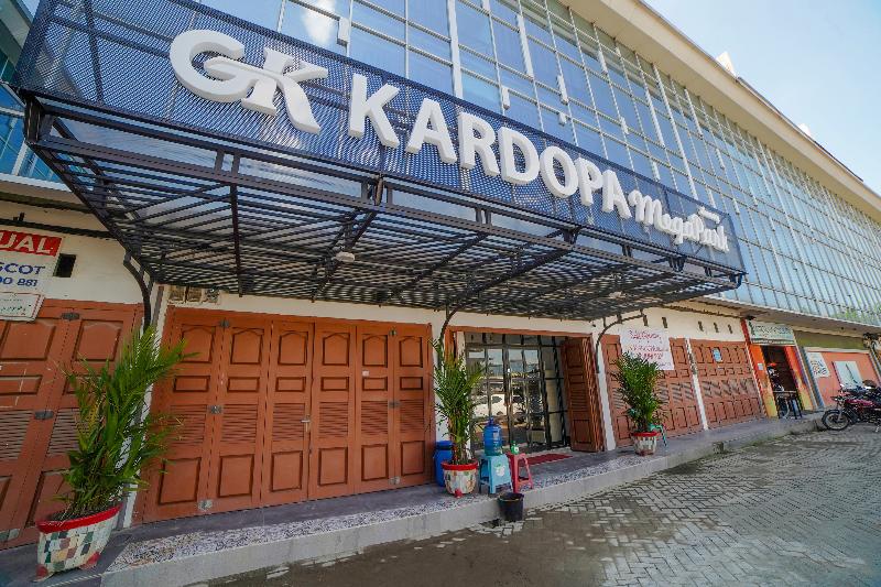 Super OYO 90447 Kardopa Hotel Megapark - Genel