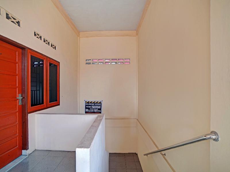 OYO 90503 Madina Residence - Lobi