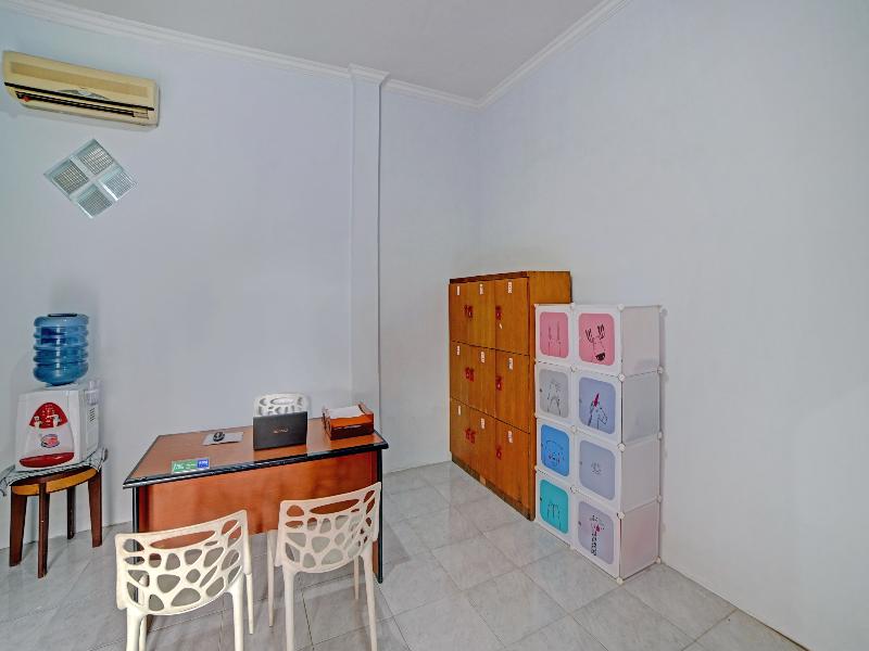 OYO 90503 Madina Residence - Lobi
