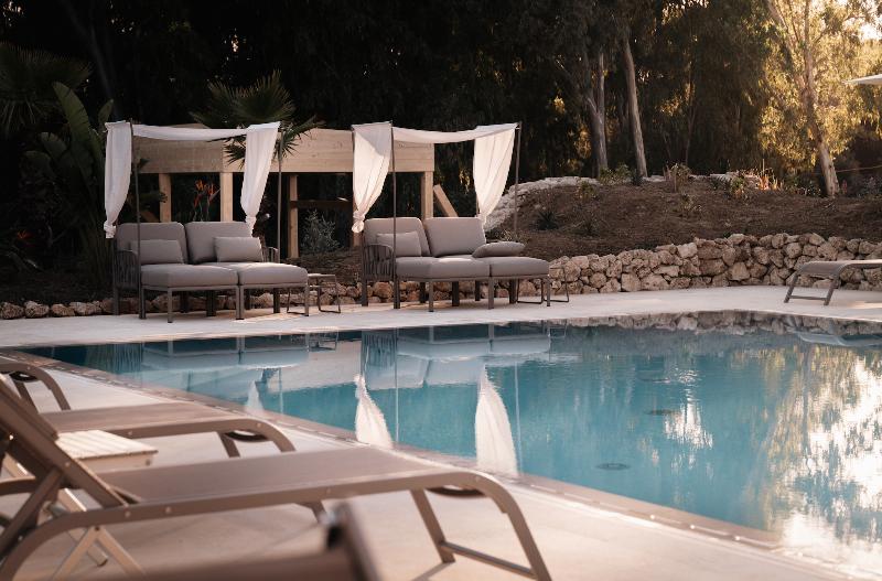 Luna Minoica Suites & Apartments - Havuz