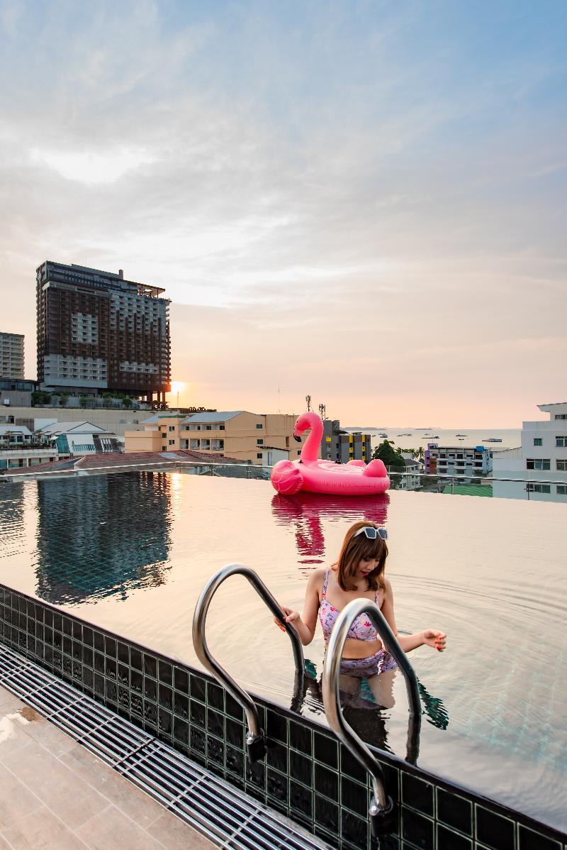 Blackwoods Hotel Pattaya - Havuz