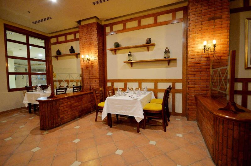 Aurora Oriental Resort - Restoran