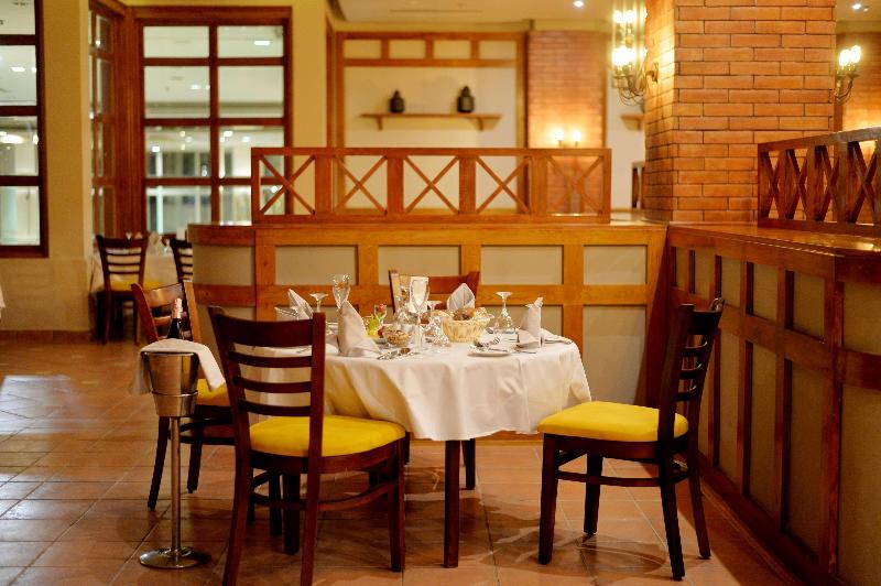 Aurora Oriental Resort - Restoran