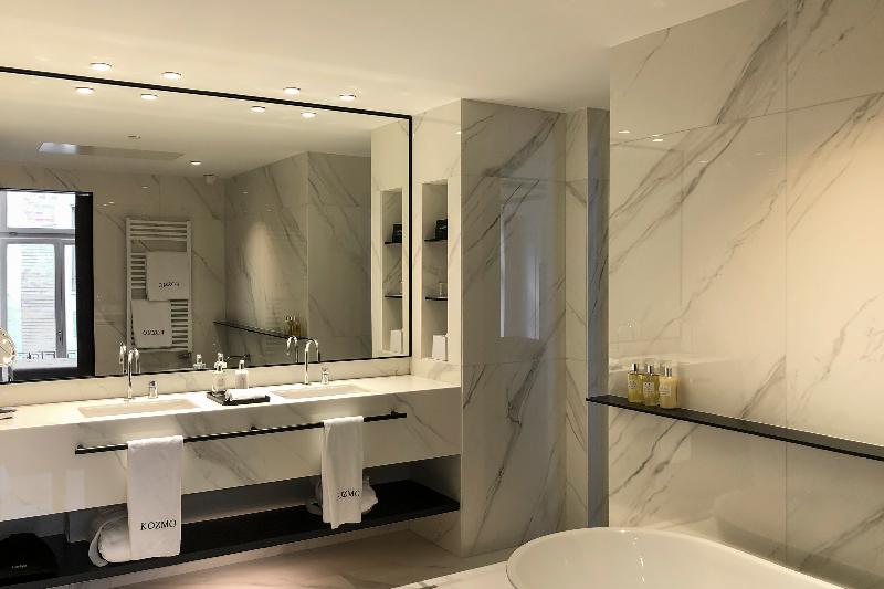 Kozmo Hotel Suites & Spa - Oda