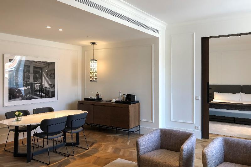 Kozmo Hotel Suites & Spa - Oda