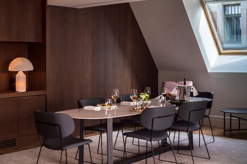 Kozmo Hotel Suites & Spa - Oda