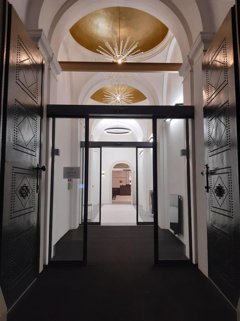 The Gold Bank - Genel