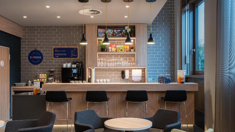 Holiday Inn Express and Suites Potsdam - Bar