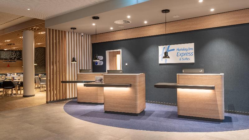 Holiday Inn Express and Suites Potsdam - Lobi