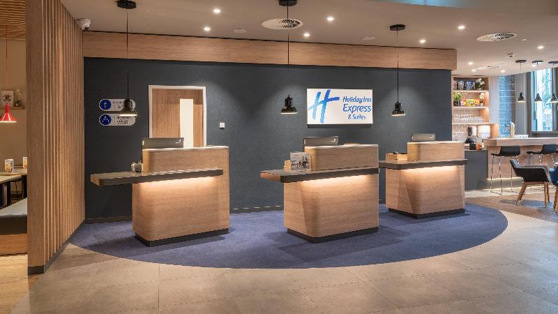 Holiday Inn Express and Suites Potsdam - Lobi
