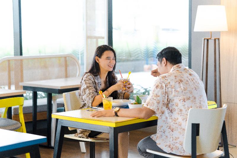 Yello Hotel Jambi - Restoran