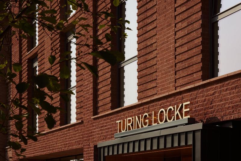 Turing Locke, Eddington - Genel
