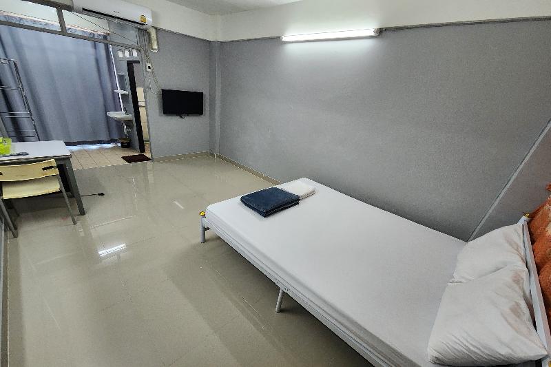 Green Apartment Kaset by ZUZU - Oda