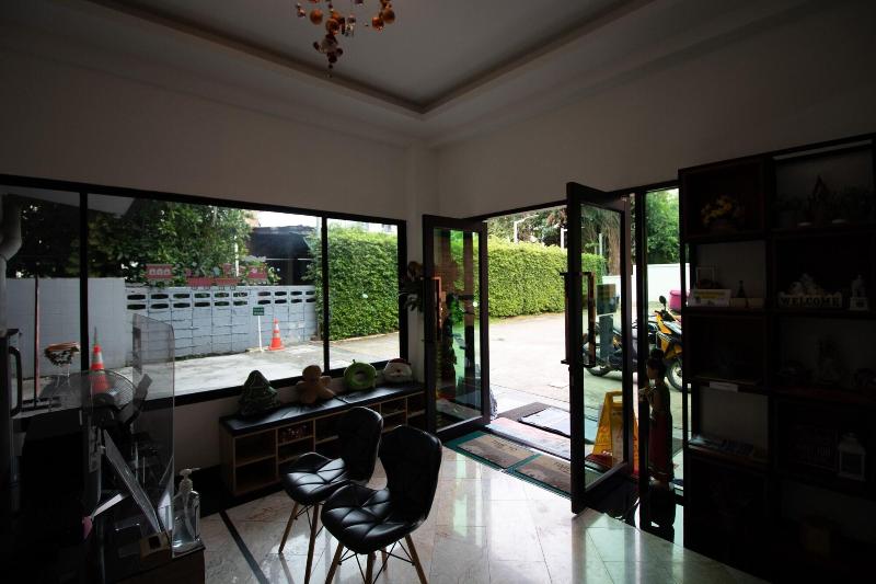 The 168 Gallery Residence by ZUZU - Lobi