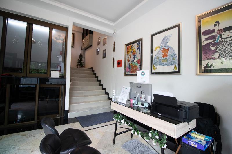 The 168 Gallery Residence by ZUZU - Lobi