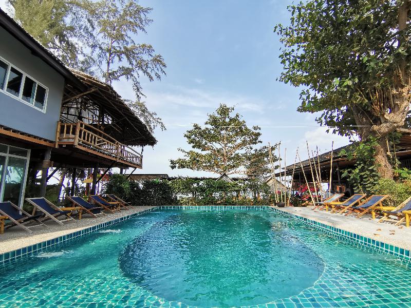 Bambie Boutique Home & Resort by ZUZU - Havuz