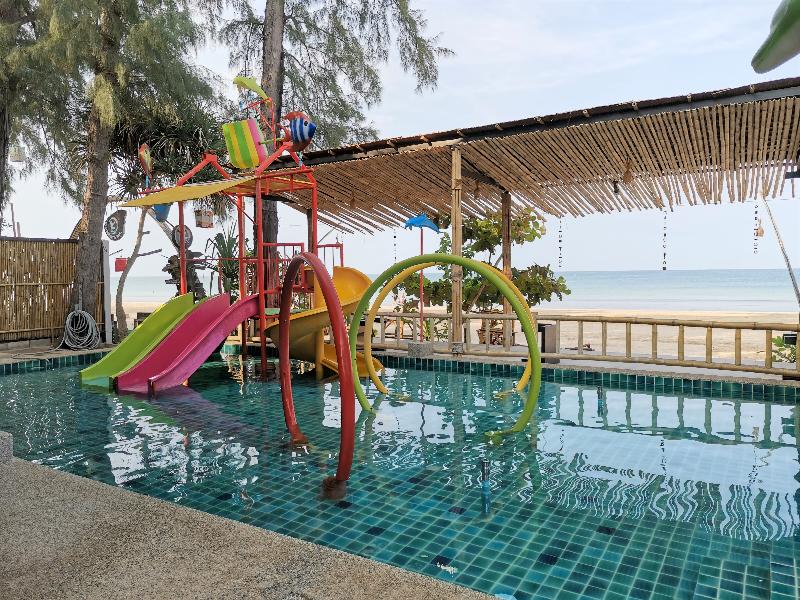 Bambie Boutique Home & Resort by ZUZU - Havuz