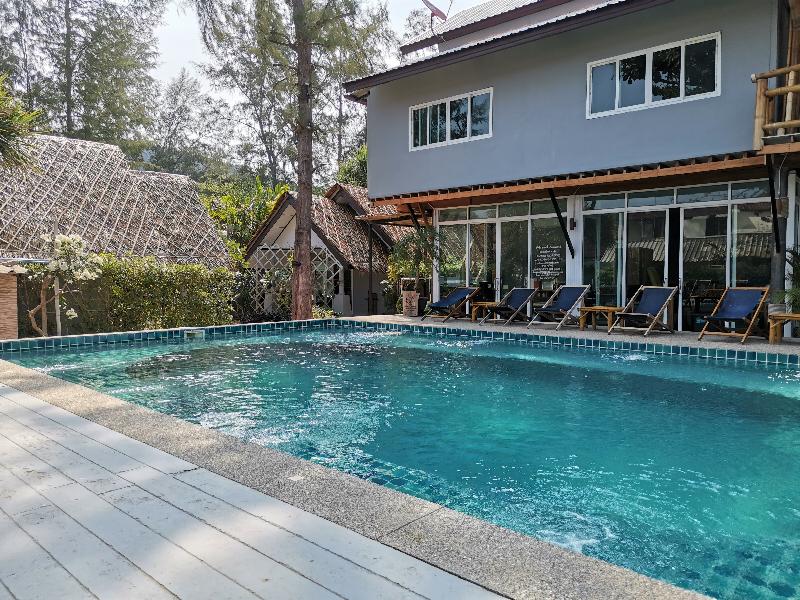 Bambie Boutique Home & Resort by ZUZU - Havuz