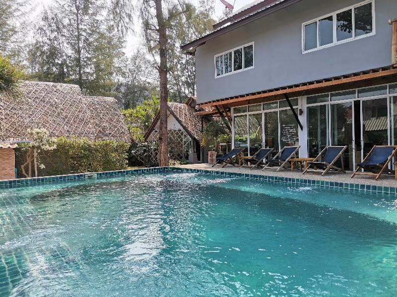 Bambie Boutique Home & Resort by ZUZU - Havuz