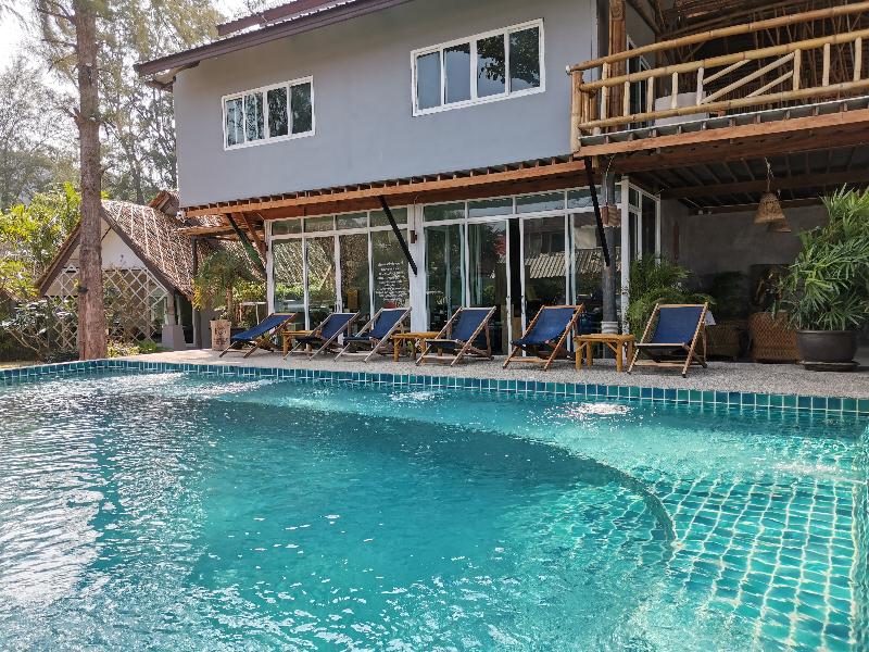 Bambie Boutique Home & Resort by ZUZU - Havuz