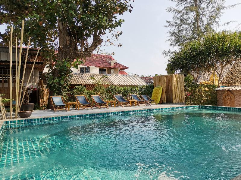 Bambie Boutique Home & Resort by ZUZU - Havuz