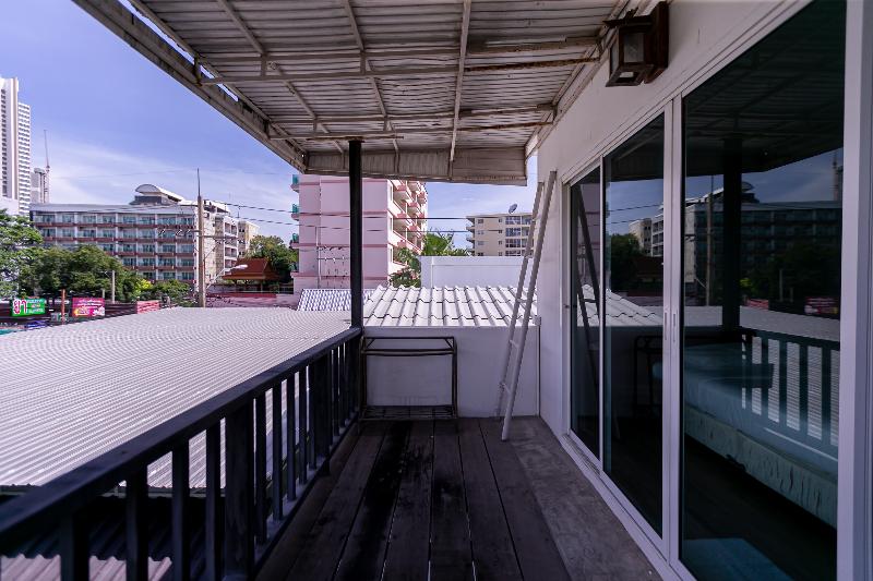 Wong Amat House by ZUZU - Oda