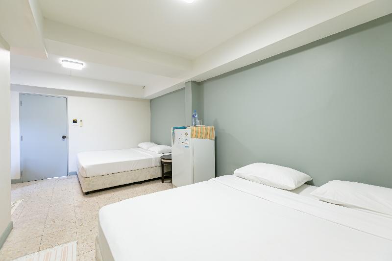 Wong Amat House by ZUZU - Oda
