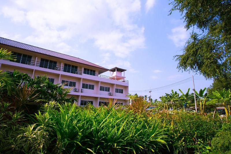 Be Fine Sabuy Hotel and Resort by ZUZU - Genel