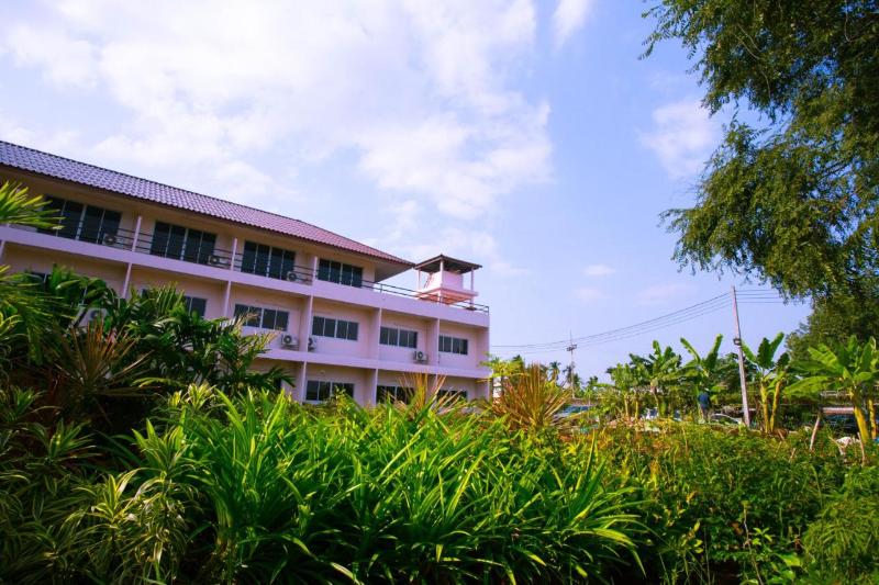 Be Fine Sabuy Hotel and Resort by ZUZU - Genel
