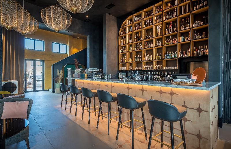 Monograph Freedom Square - Bar