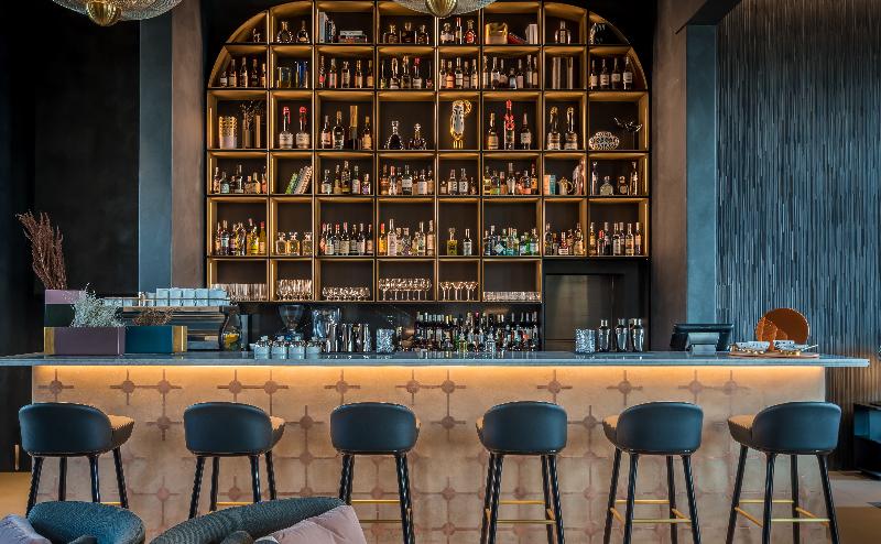 Monograph Freedom Square - Bar