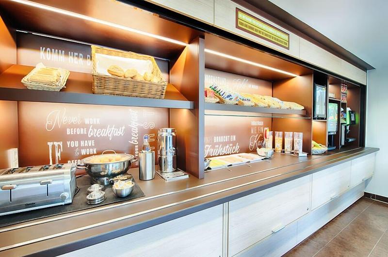 B&B Hotel Baden-Airpark - Restoran