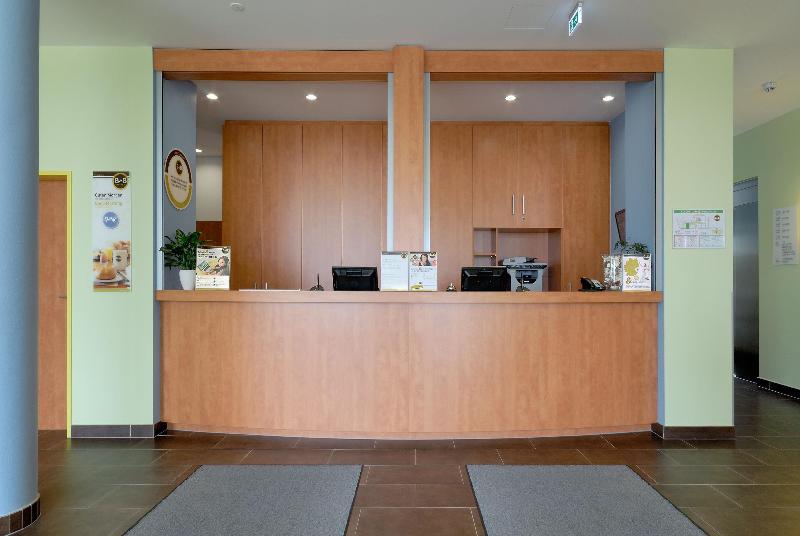 B&B Hotel Berlin-Airport - Lobi