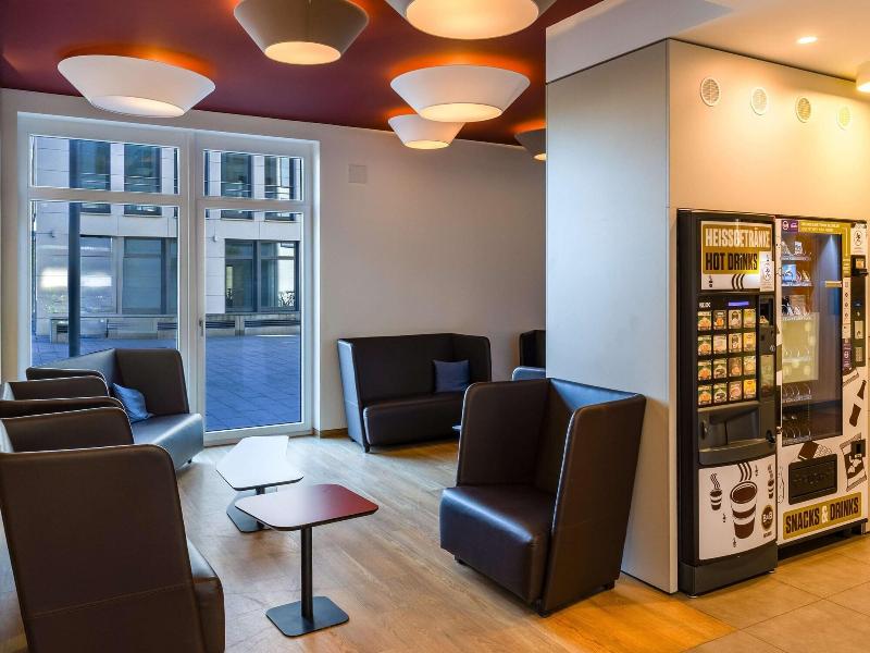 B&B Hotel Braunschweig-City - Lobi