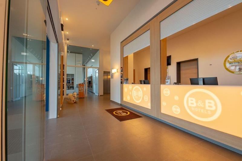 B&B Hotel Bremen-Überseestadt - Lobi