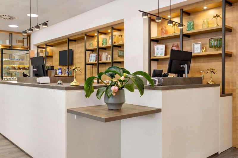 Super 8 by Wyndham Chemnitz - Lobi
