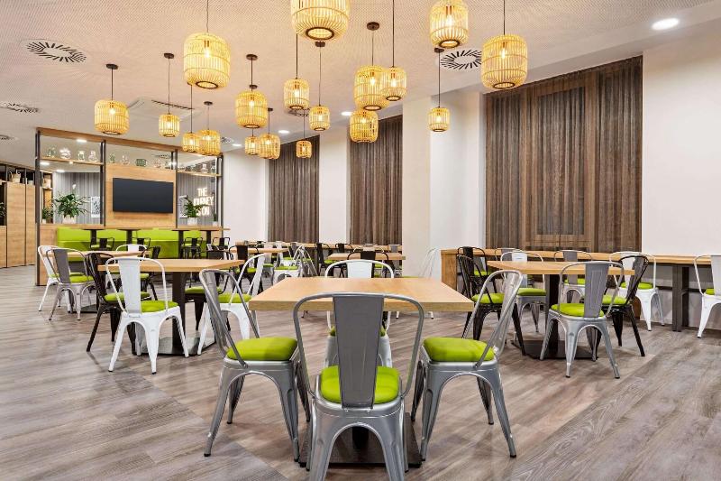 Super 8 by Wyndham Chemnitz - Restoran