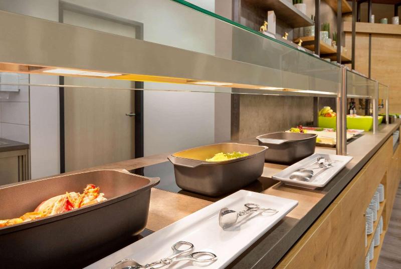 Super 8 by Wyndham Chemnitz - Restoran