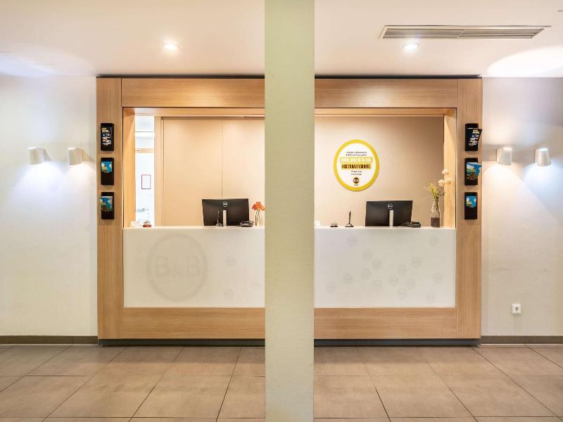 B&B Hotel Freiburg-Süd - Lobi