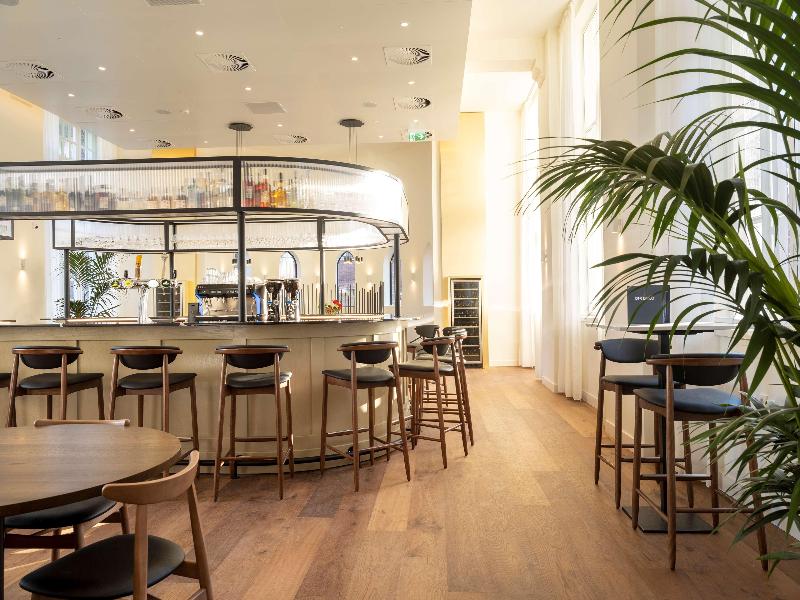 Doubletree By Hilton Sittard - Bar