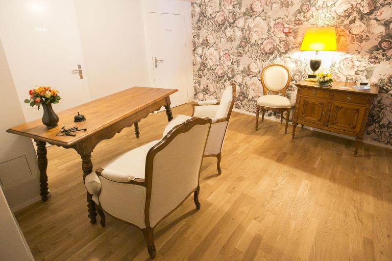 Hotel SchlÃ¼ssel seit 1545 - Lobi