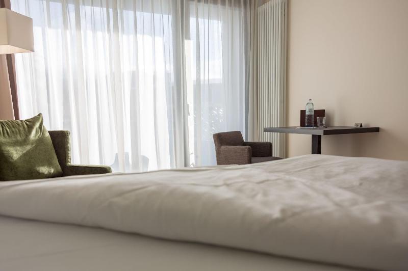 SUYTES Business Studios - Oda