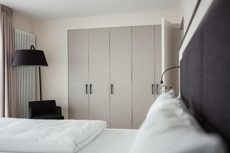 SUYTES Business Studios - Oda