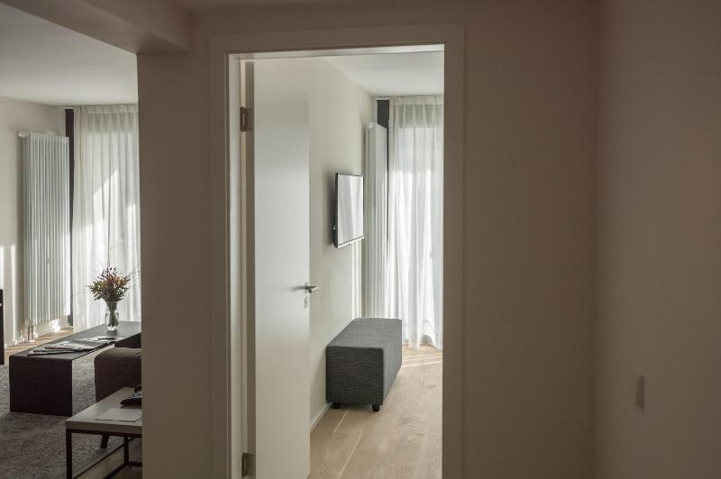 SUYTES Business Studios - Oda