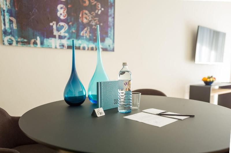 SUYTES Business Studios - Oda