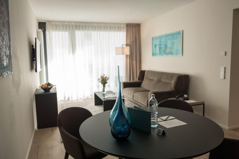 SUYTES Business Studios - Oda
