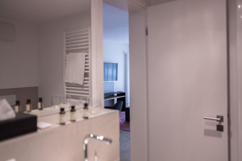 SUYTES Business Studios - Oda