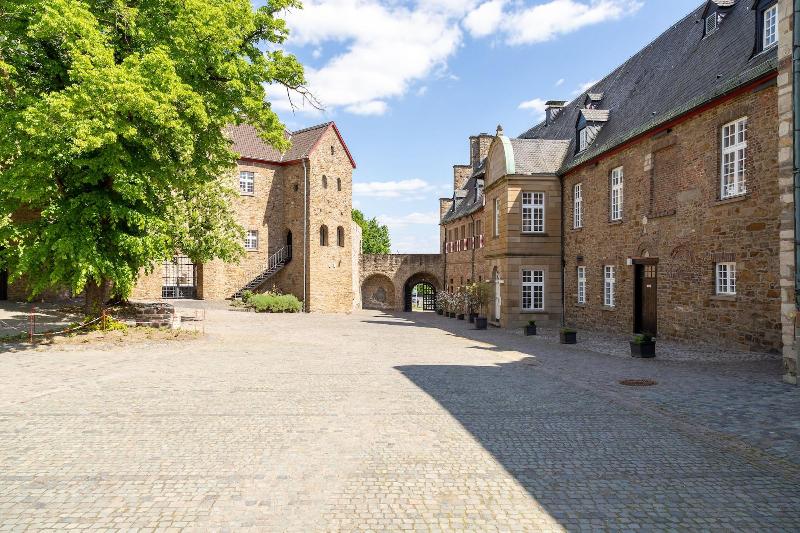 Hotel Am Schloss Broich - Genel